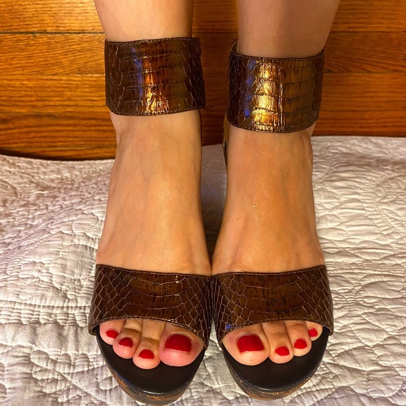 ISOLA wedge platform sandal, Sz 6.5, Bronze - Picture 5 of 10